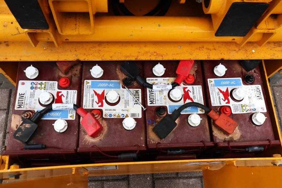 Haulotte Compact 12 Electric, 12m Working Height, 300kg Cap  - Ножничный подъемник: фото 5 Haulotte Compact 12 Electric, 12m Working Height, 300kg Cap  - Ножничный подъемник: фото 5