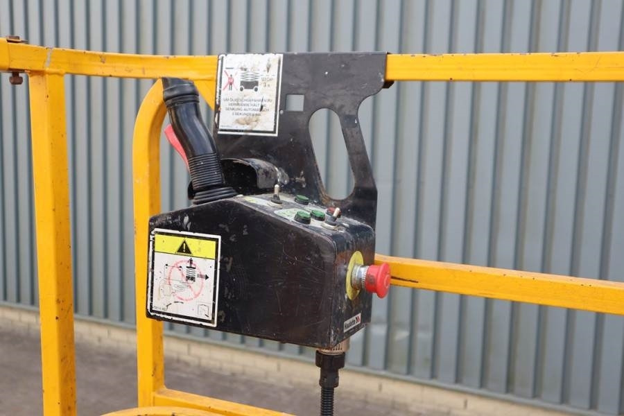 Haulotte Compact 12 Electric, 12m Working Height, 300kg Cap  - Ножничный подъемник: фото 4 Haulotte Compact 12 Electric, 12m Working Height, 300kg Cap  - Ножничный подъемник: фото 4