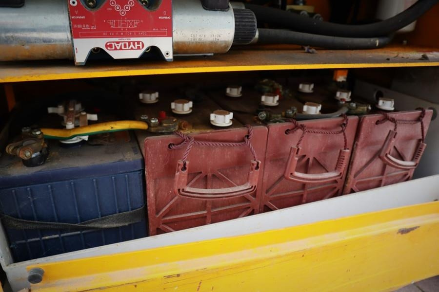 Haulotte Compact 12 RTE As-Is, Electric, 4x4 Drive, 12m Wor - Ножничный подъемник: фото 3 Haulotte Compact 12 RTE As-Is, Electric, 4x4 Drive, 12m Wor - Ножничный подъемник: фото 3