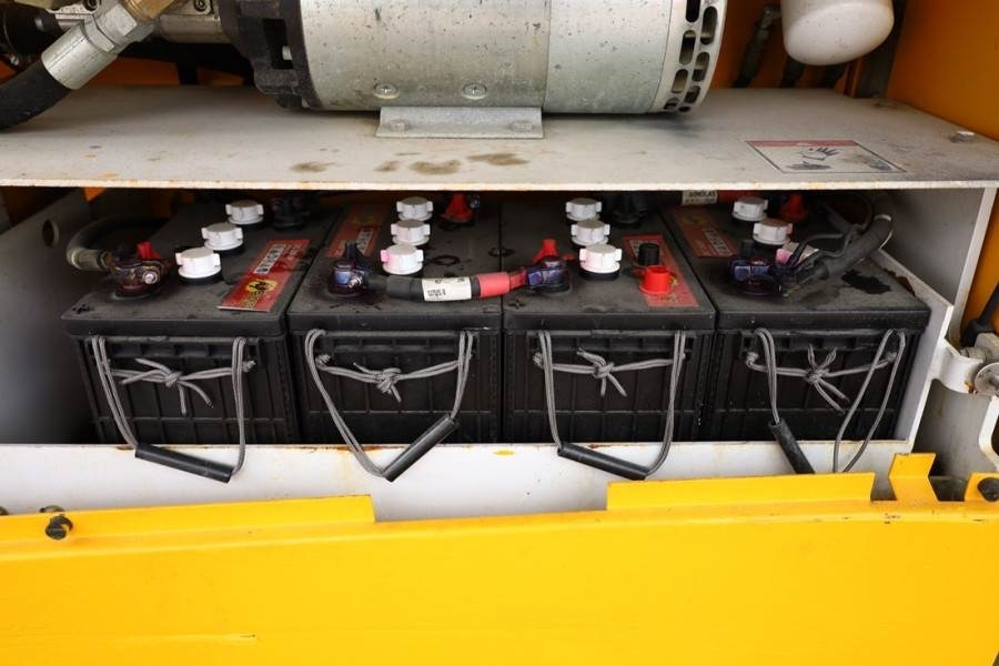 Haulotte Compact 12RTE Electric, 12m Working Height, 450kg  - Ножничный подъемник: фото 4 Haulotte Compact 12RTE Electric, 12m Working Height, 450kg  - Ножничный подъемник: фото 4