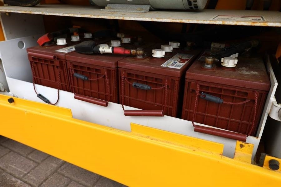 Haulotte Compact 12RTE Electric, 12m Working Height, 450kg  - Ножничный подъемник: фото 4 Haulotte Compact 12RTE Electric, 12m Working Height, 450kg  - Ножничный подъемник: фото 4