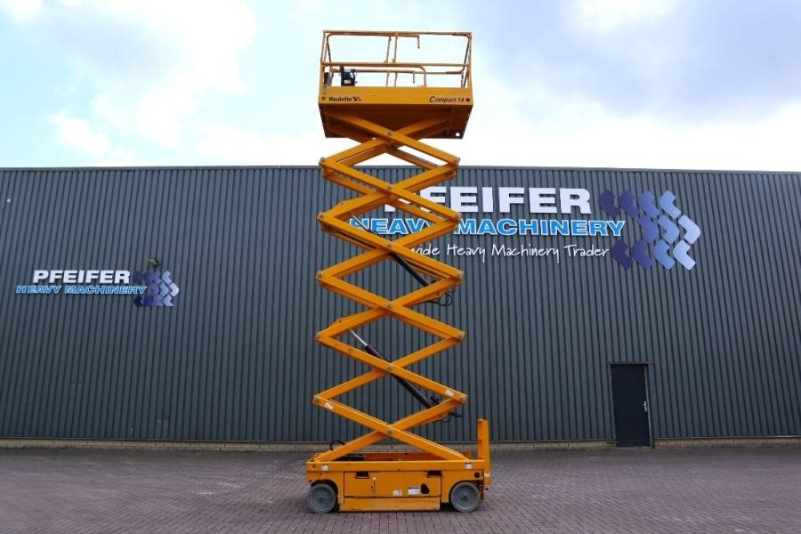Haulotte Compact 14 Electric, 14m Working Height, 350kg Cap - Ножничный подъемник: фото 3 Haulotte Compact 14 Electric, 14m Working Height, 350kg Cap - Ножничный подъемник: фото 3