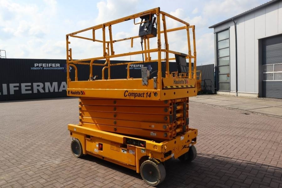Haulotte Compact 14 Electric, 14m Working Height, 350kg Cap - Ножничный подъемник: фото 2 Haulotte Compact 14 Electric, 14m Working Height, 350kg Cap - Ножничный подъемник: фото 2