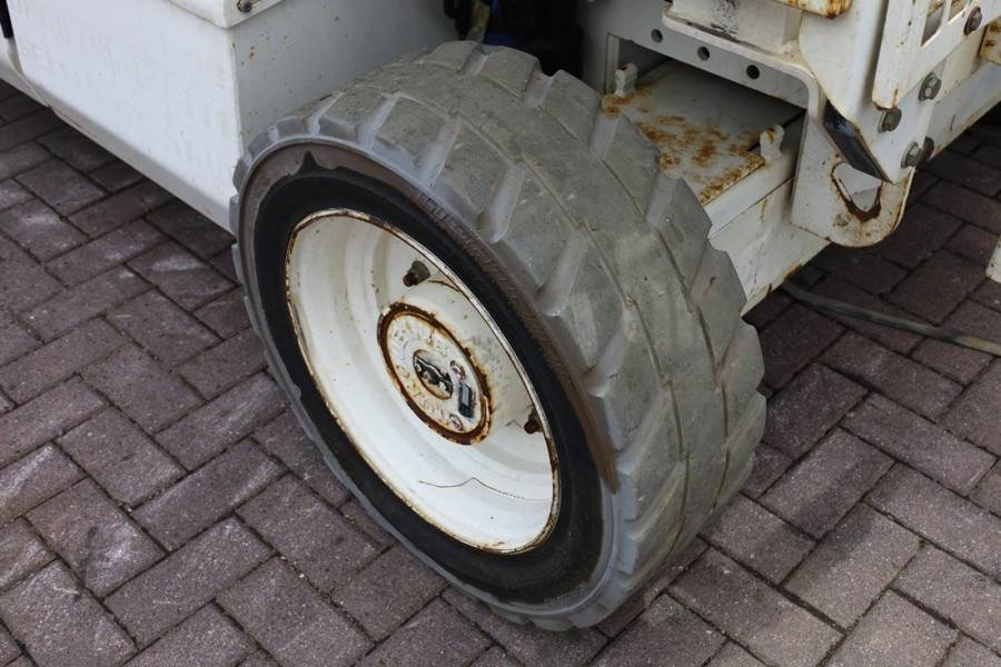 Ножничный подъемник JLG 4069LE Electric, 14.2m Working Height, 360kg Capac: фото 14 Ножничный подъемник JLG 4069LE Electric, 14.2m Working Height, 360kg Capac: фото 14