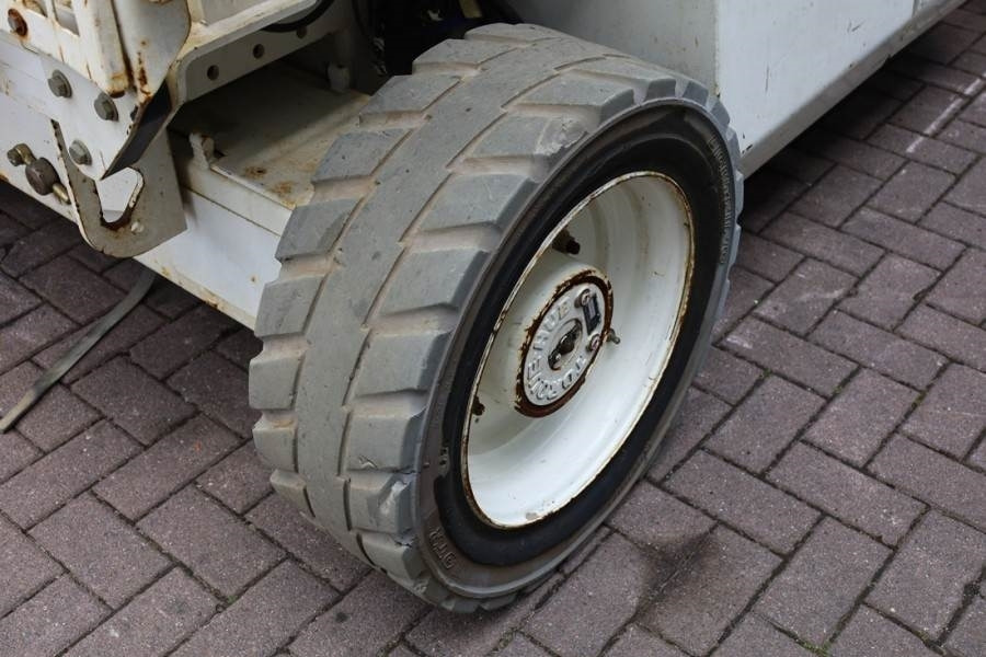 Ножничный подъемник JLG 4069LE Electric, 14.2m Working Height, 360kg Capac: фото 13 Ножничный подъемник JLG 4069LE Electric, 14.2m Working Height, 360kg Capac: фото 13