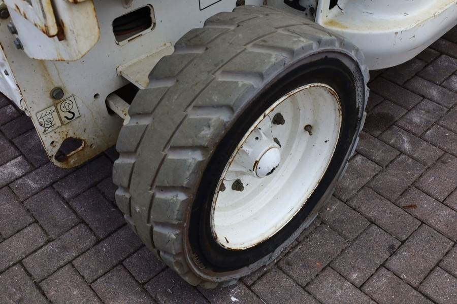 Ножничный подъемник JLG 4069LE Electric, 14.2m Working Height, 360kg Capac: фото 15 Ножничный подъемник JLG 4069LE Electric, 14.2m Working Height, 360kg Capac: фото 15