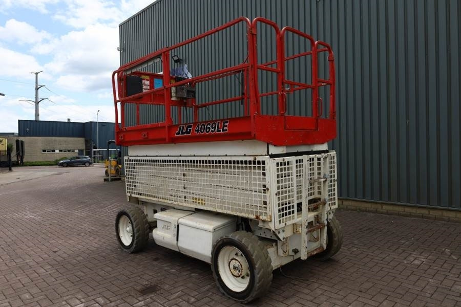 Ножничный подъемник JLG 4069LE Electric, 14.2m Working Height, 360kg Capac: фото 8 Ножничный подъемник JLG 4069LE Electric, 14.2m Working Height, 360kg Capac: фото 8