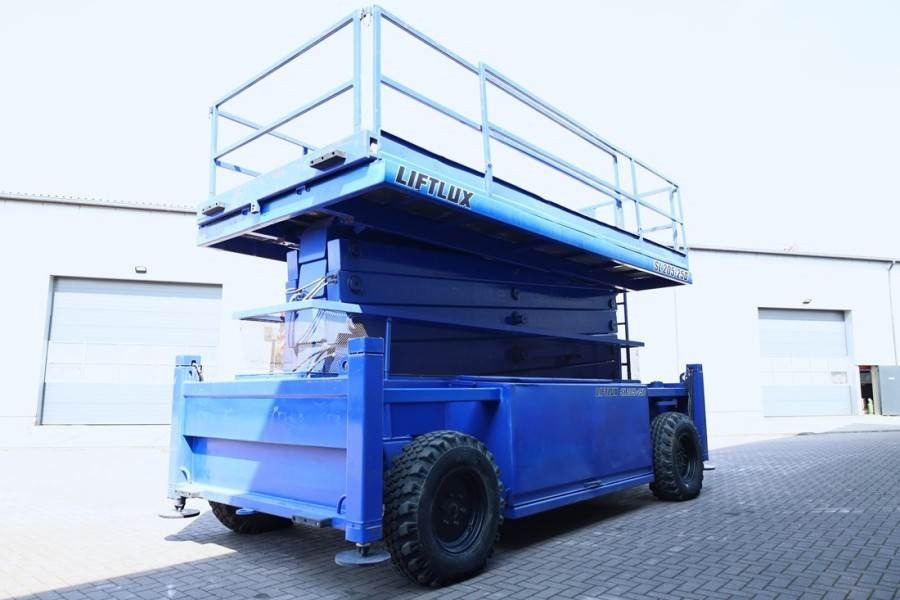 Liftlux SL205-25D Diesel, 4x4 Drive, Hydraulic Deck Extens - Ножничный подъемник: фото 2 Liftlux SL205-25D Diesel, 4x4 Drive, Hydraulic Deck Extens - Ножничный подъемник: фото 2