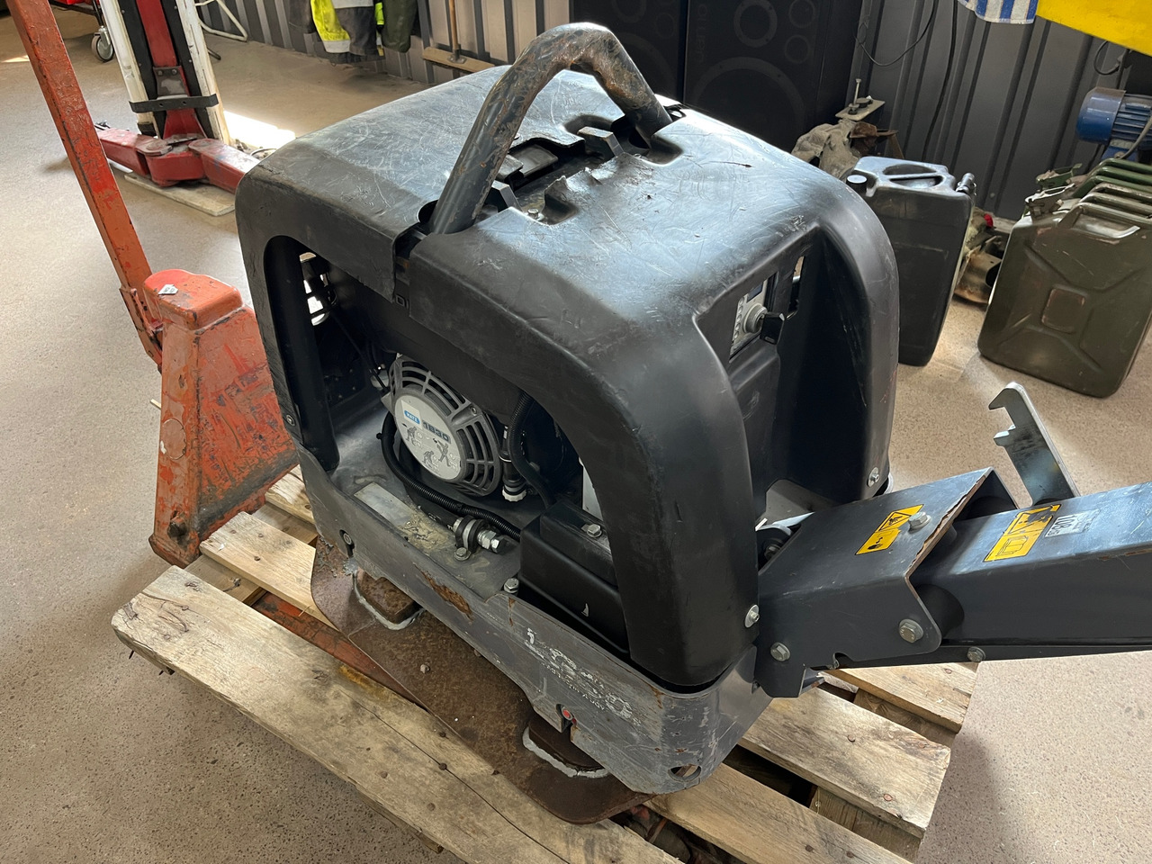 Atlas Copco LG300 - Виброплита: фото 1 Atlas Copco LG300 - Виброплита: фото 1