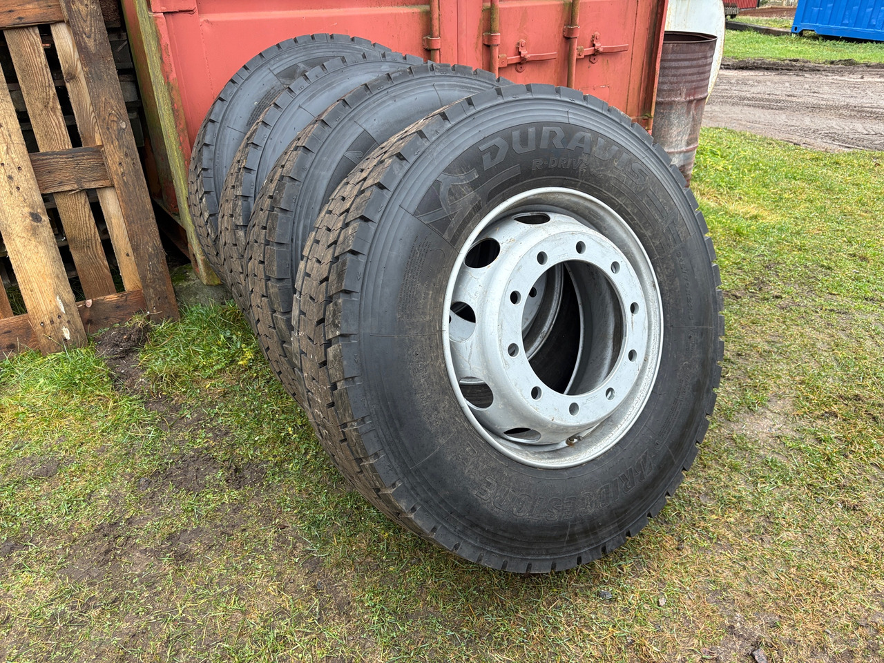 Bridgestone 315/70R22,5 - Колесо для Грузовиков: фото 1 Bridgestone 315/70R22,5 - Колесо для Грузовиков: фото 1