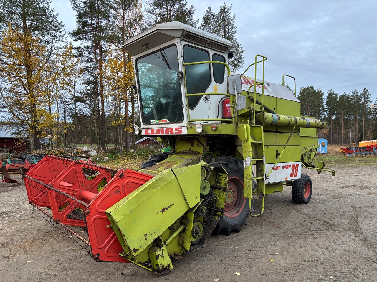 Claas Dominator 38 - Зерноуборочный комбайн: фото 1 Claas Dominator 38 - Зерноуборочный комбайн: фото 1