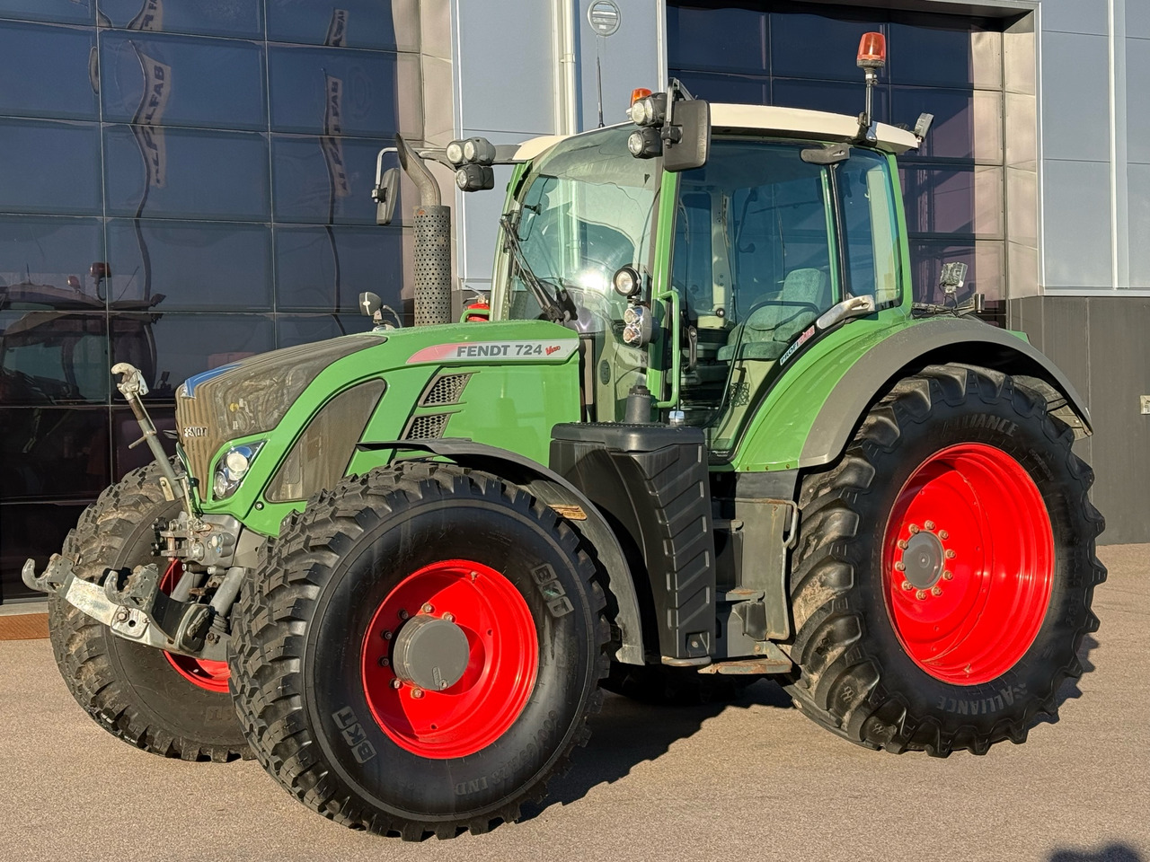 Fendt 724 Vario ProfiPlus - Трактор: фото 1 Fendt 724 Vario ProfiPlus - Трактор: фото 1
