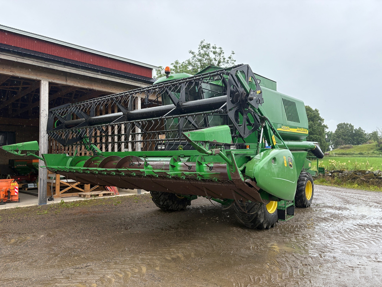 John Deere 1450WTS - Зерноуборочный комбайн: фото 1 John Deere 1450WTS - Зерноуборочный комбайн: фото 1