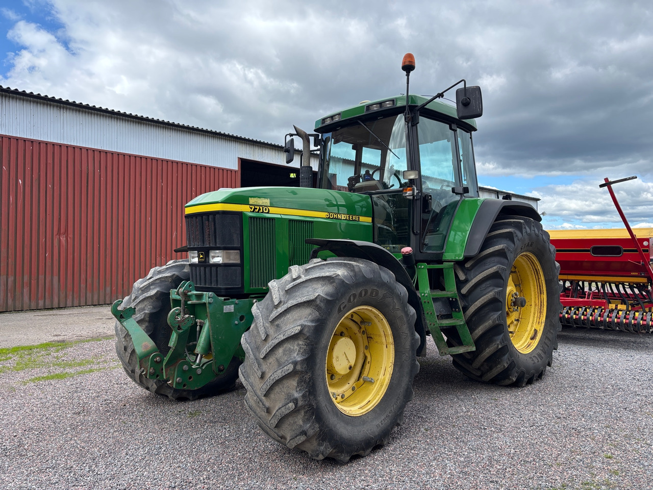John Deere 7710 - Трактор: фото 1 John Deere 7710 - Трактор: фото 1