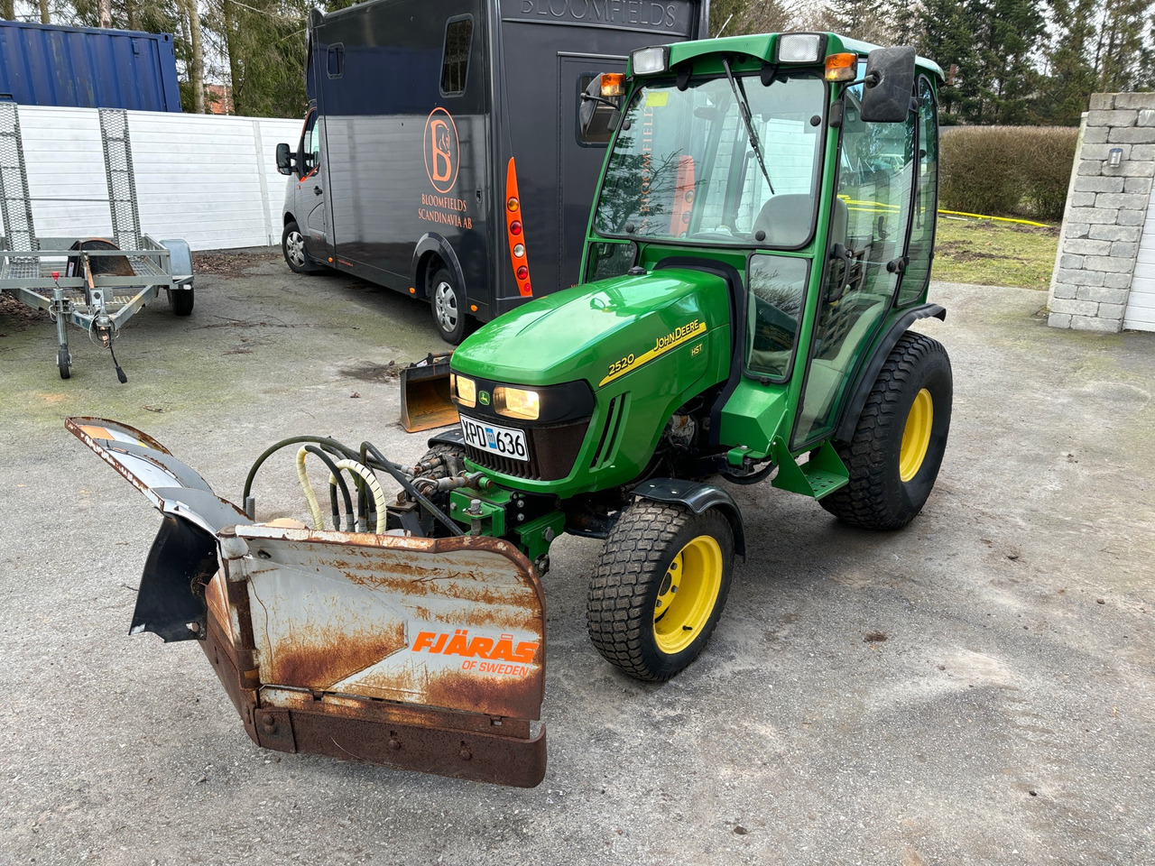 John Deere 2520 HST - Коммунальная/ Специальная техника: фото 1 John Deere 2520 HST - Коммунальная/ Специальная техника: фото 1