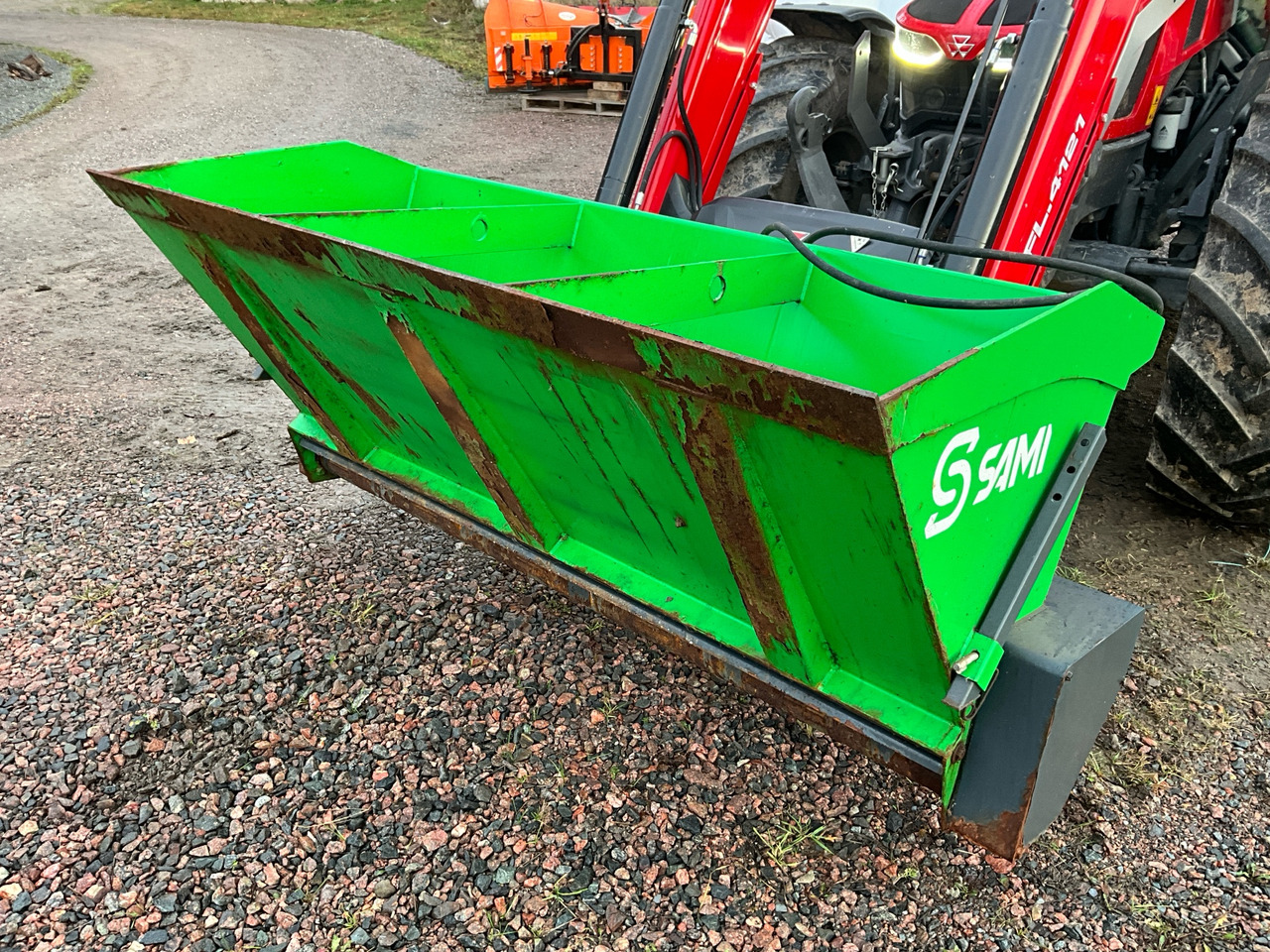 Sami SL2000 SMS+3P - Разбрасыватель песка/ Соли: фото 1 Sami SL2000 SMS+3P - Разбрасыватель песка/ Соли: фото 1