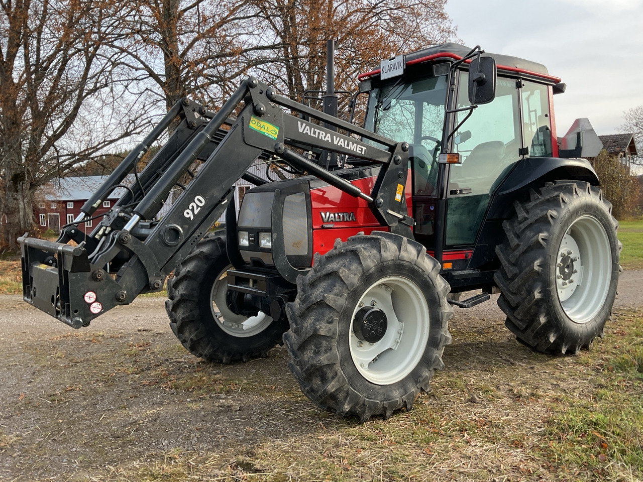 Valtra 700 - Трактор: фото 1 Valtra 700 - Трактор: фото 1