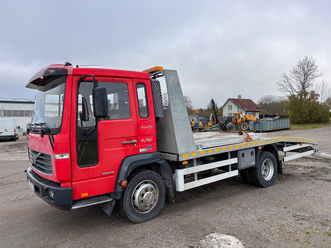 Volvo FL 180 4x2 - Грузовик бортовой/ Платформа: фото 1 Volvo FL 180 4x2 - Грузовик бортовой/ Платформа: фото 1