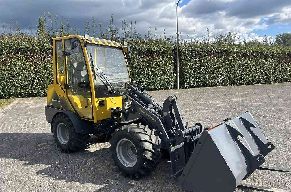 Eurotrac W12 S, cabine, verwarming, bak vorken ex demo! - Колёсный погрузчик: фото 4 Eurotrac W12 S, cabine, verwarming, bak vorken ex demo! - Колёсный погрузчик: фото 4