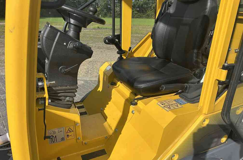Eurotrac W12 S, cabine, verwarming, bak vorken ex demo! - Колёсный погрузчик: фото 5 Eurotrac W12 S, cabine, verwarming, bak vorken ex demo! - Колёсный погрузчик: фото 5