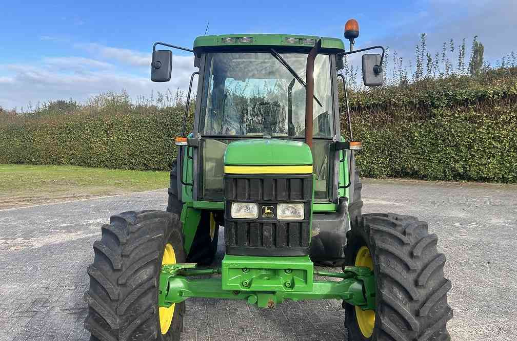 John Deere 6110 - Трактор: фото 5 John Deere 6110 - Трактор: фото 5