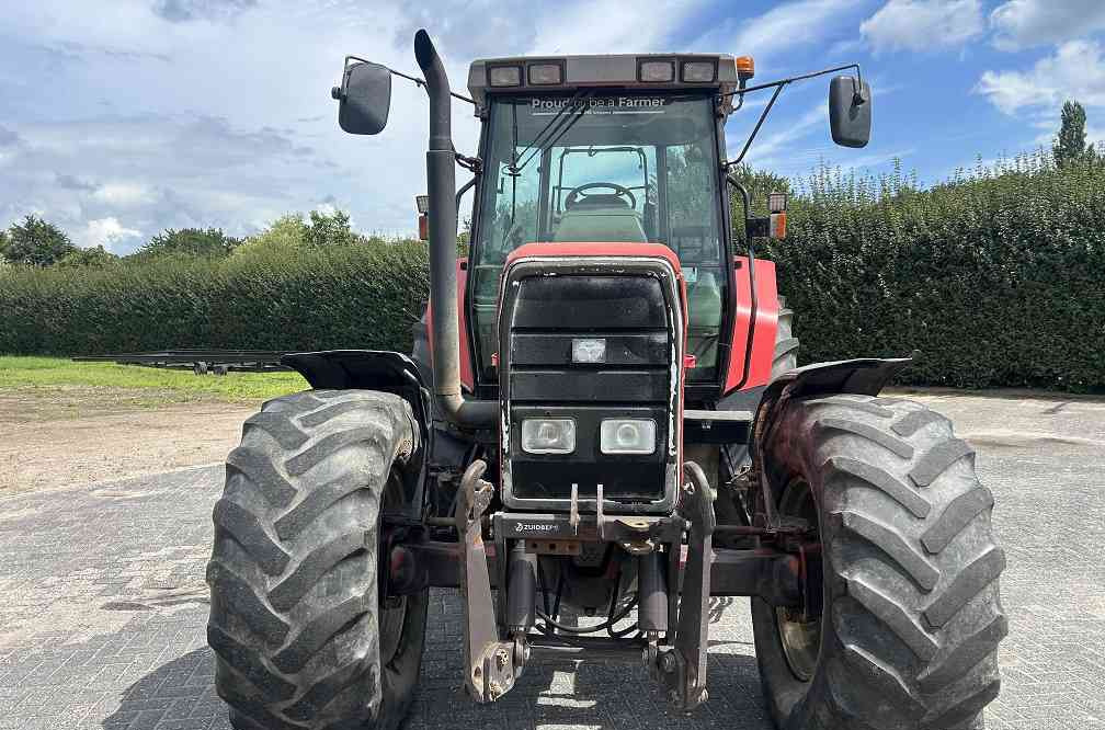 Massey Ferguson 8110 dynashift - Трактор: фото 5 Massey Ferguson 8110 dynashift - Трактор: фото 5