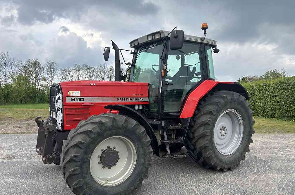 Massey Ferguson 8110 dynashift - Трактор: фото 1 Massey Ferguson 8110 dynashift - Трактор: фото 1