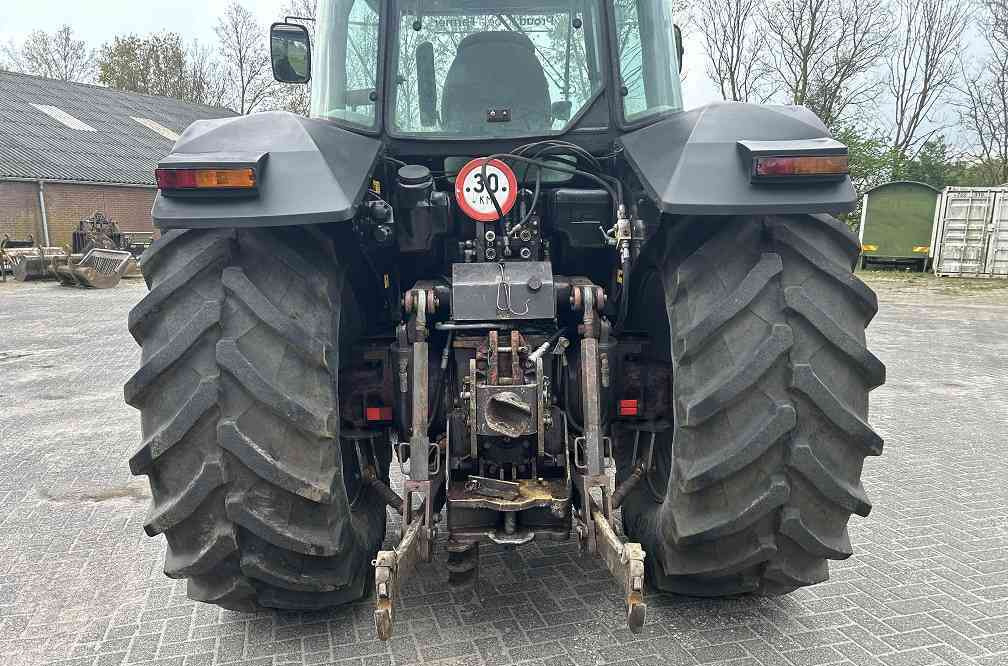 Massey Ferguson 8110 dynashift - Трактор: фото 3 Massey Ferguson 8110 dynashift - Трактор: фото 3