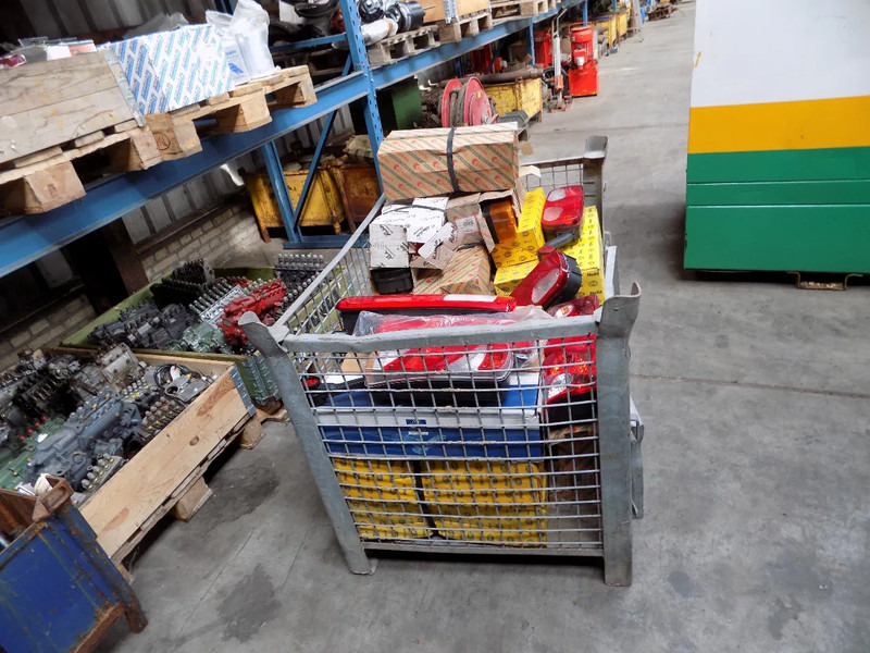 Verlichting voor truck en trailer HELLA VERLICHTING truck en trailer - Задний фонарь: фото 2 Verlichting voor truck en trailer HELLA VERLICHTING truck en trailer - Задний фонарь: фото 2