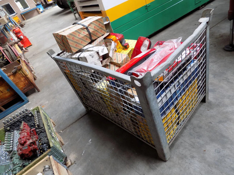 Verlichting voor truck en trailer HELLA VERLICHTING truck en trailer - Задний фонарь: фото 3 Verlichting voor truck en trailer HELLA VERLICHTING truck en trailer - Задний фонарь: фото 3