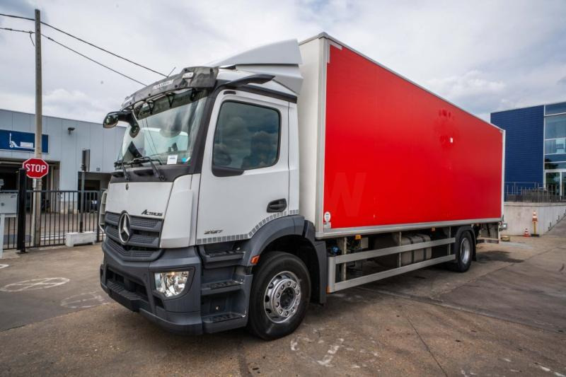 Mercedes ACTROS 2127 L+DHOLLANDIA 2T. - Грузовик с закрытым кузовом: фото 1 Mercedes ACTROS 2127 L+DHOLLANDIA 2T. - Грузовик с закрытым кузовом: фото 1
