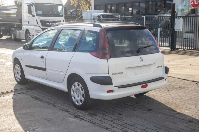 Peugeot 206 SW - Легковой автомобиль: фото 4 Peugeot 206 SW - Легковой автомобиль: фото 4