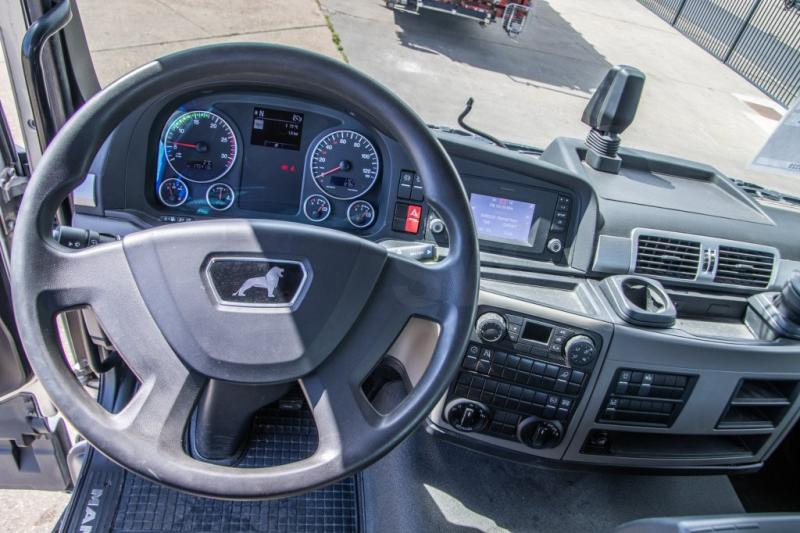 Фото интерьера 1: Тягач MAN TGS 26.470 6X6H+HYDR