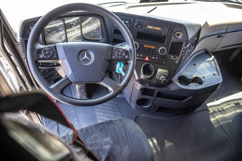 Фото интерьера 1: Тягач Mercedes AROCS 1845 HAD - 4X4 + HYDR.