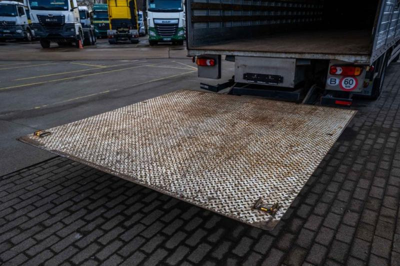 Грузовик с закрытым кузовом Volvo FL 260 (19t) +DHOLLANDIA 2T.: фото 9
