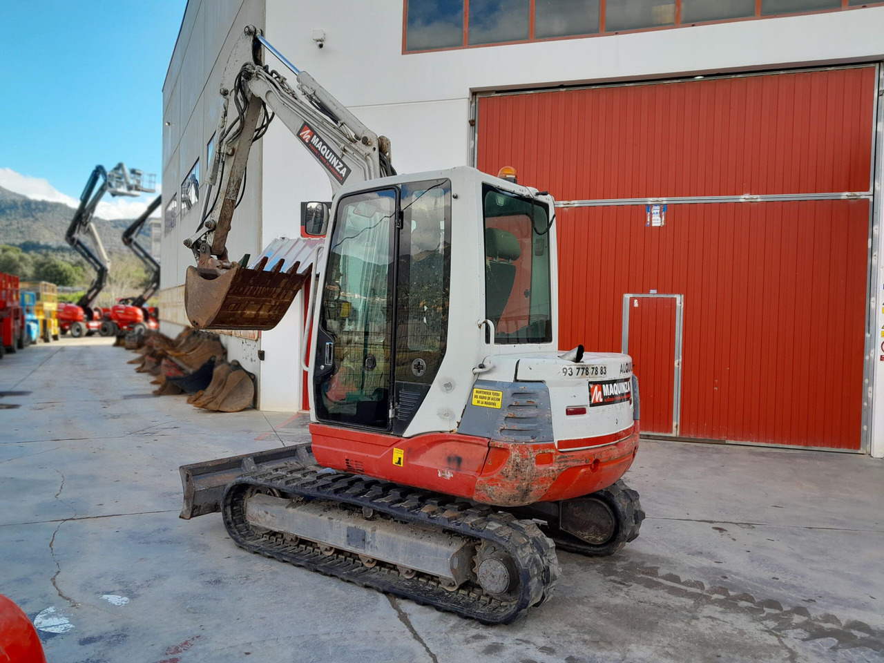 TAKEUCHI TB250 - Мини-экскаватор: фото 1 TAKEUCHI TB250 - Мини-экскаватор: фото 1