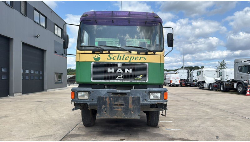 MAN 28.372 (6X6 / BIG AXLE / STEEL SUSPENSION / MANUAL PUMP / 6 CYLINDER / POMPE MANUELLE) - Самосвал: фото 2 MAN 28.372 (6X6 / BIG AXLE / STEEL SUSPENSION / MANUAL PUMP / 6 CYLINDER / POMPE MANUELLE) - Самосвал: фото 2