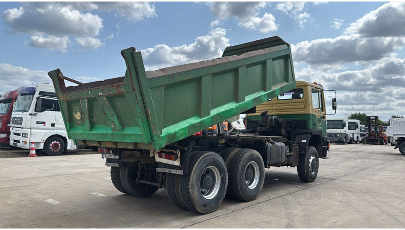 MAN 28.372 (6X6 / BIG AXLE / STEEL SUSPENSION / MANUAL PUMP / 6 CYLINDER / POMPE MANUELLE) - Самосвал: фото 4 MAN 28.372 (6X6 / BIG AXLE / STEEL SUSPENSION / MANUAL PUMP / 6 CYLINDER / POMPE MANUELLE) - Самосвал: фото 4