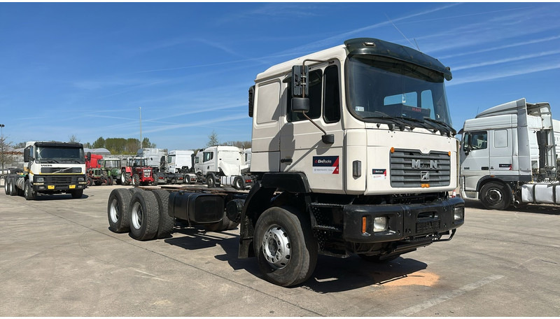 MAN 33.464 (6 CYLINDER / EURO 2 / SEMI MANUAL PUMP / BIG AXLE / STEEL SUSP. / LAMES) - Грузовик-шасси: фото 3 MAN 33.464 (6 CYLINDER / EURO 2 / SEMI MANUAL PUMP / BIG AXLE / STEEL SUSP. / LAMES) - Грузовик-шасси: фото 3