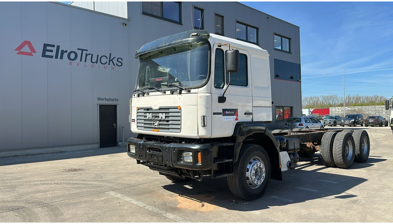 MAN 33.464 (6 CYLINDER / EURO 2 / SEMI MANUAL PUMP / BIG AXLE / STEEL SUSP. / LAMES) - Грузовик-шасси: фото 1 MAN 33.464 (6 CYLINDER / EURO 2 / SEMI MANUAL PUMP / BIG AXLE / STEEL SUSP. / LAMES) - Грузовик-шасси: фото 1