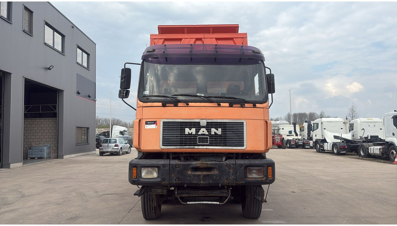 MAN 35.403 (8X6 / 3 PONTS / LAMES / GRAND PONT / 6 CYLINDER / STEEL SUSP.) - Самосвал: фото 2 MAN 35.403 (8X6 / 3 PONTS / LAMES / GRAND PONT / 6 CYLINDER / STEEL SUSP.) - Самосвал: фото 2
