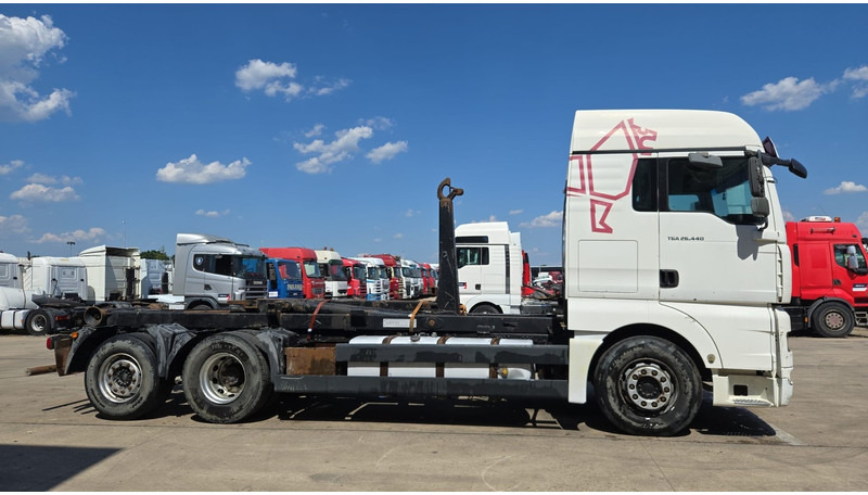 MAN TGA 26.440 (MANUAL GEARBOX / FRONT STEEL / 6X2 / BOITE MANUELLE / DEVANT LAMES) - Грузовик-шасси: фото 3 MAN TGA 26.440 (MANUAL GEARBOX / FRONT STEEL / 6X2 / BOITE MANUELLE / DEVANT LAMES) - Грузовик-шасси: фото 3