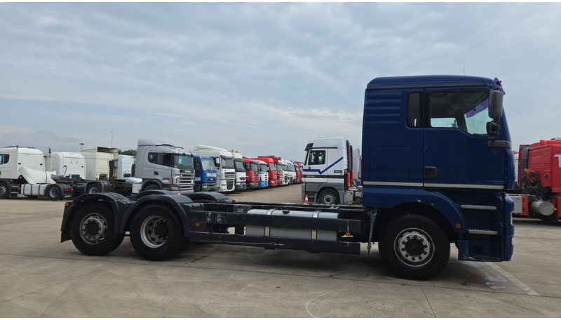 MAN TGA 26.460 (MANUAL PUMP / POMPE MANUELLE / MANUAL GEARBOX / BOITE MANUELLE / 6X2 / FRONT STEEL / DEVANT LAMES) - Грузовик-шасси: фото 4 MAN TGA 26.460 (MANUAL PUMP / POMPE MANUELLE / MANUAL GEARBOX / BOITE MANUELLE / 6X2 / FRONT STEEL / DEVANT LAMES) - Грузовик-шасси: фото 4