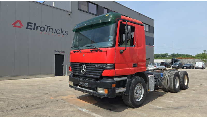 Mercedes-Benz ACTROS 2640 (EPS / 3 PEDALES / V6 / LAMES / GRAND PONT / EURO 2 / SEMI-AUTO) - Грузовик-шасси: фото 1 Mercedes-Benz ACTROS 2640 (EPS / 3 PEDALES / V6 / LAMES / GRAND PONT / EURO 2 / SEMI-AUTO) - Грузовик-шасси: фото 1