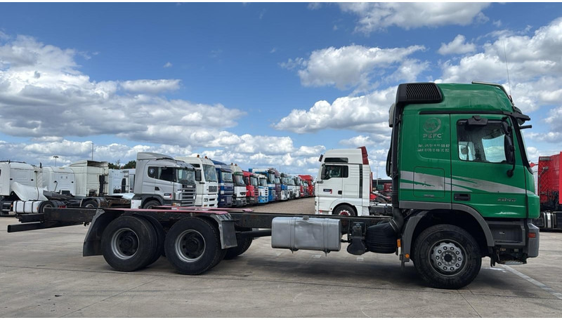 Mercedes-Benz Actros 2646 (LAMES / V6 / GRAND PONT / STEEL SUSP / MP3 / BOITE MANUELLE) - Грузовик-шасси: фото 3 Mercedes-Benz Actros 2646 (LAMES / V6 / GRAND PONT / STEEL SUSP / MP3 / BOITE MANUELLE) - Грузовик-шасси: фото 3