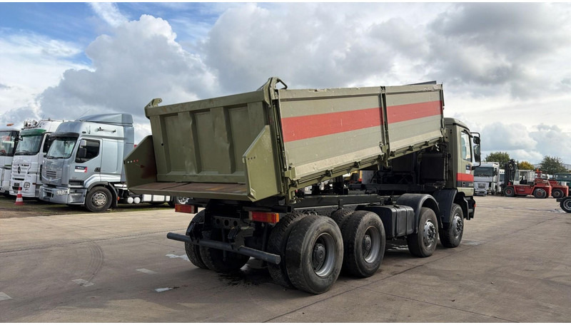 Mercedes-Benz Actros 3235 (EPS / LAMES / GRAND PONT / STEEL SUSP. / 3 PEDALES / MP1) - Самосвал: фото 4 Mercedes-Benz Actros 3235 (EPS / LAMES / GRAND PONT / STEEL SUSP. / 3 PEDALES / MP1) - Самосвал: фото 4