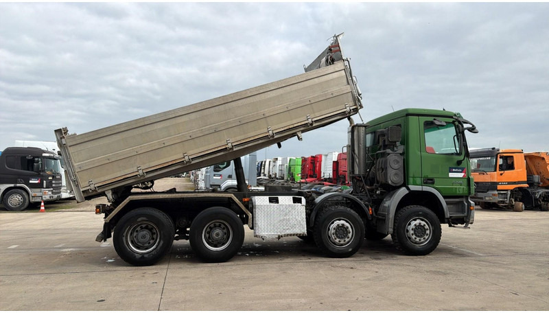 Mercedes-Benz Actros 3246 (EPS / LAMES / GRAND PONT / V6 / MP2 / 3 PEDALES) - Самосвал: фото 3 Mercedes-Benz Actros 3246 (EPS / LAMES / GRAND PONT / V6 / MP2 / 3 PEDALES) - Самосвал: фото 3