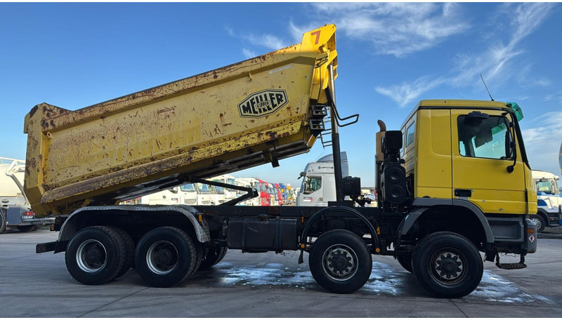 Mercedes-Benz Actros 4141 (8X8 / LAMES / GRAND PONT / V6 / BOITE MANUELLE / MANUAL GEARBOX) - Самосвал: фото 3 Mercedes-Benz Actros 4141 (8X8 / LAMES / GRAND PONT / V6 / BOITE MANUELLE / MANUAL GEARBOX) - Самосвал: фото 3