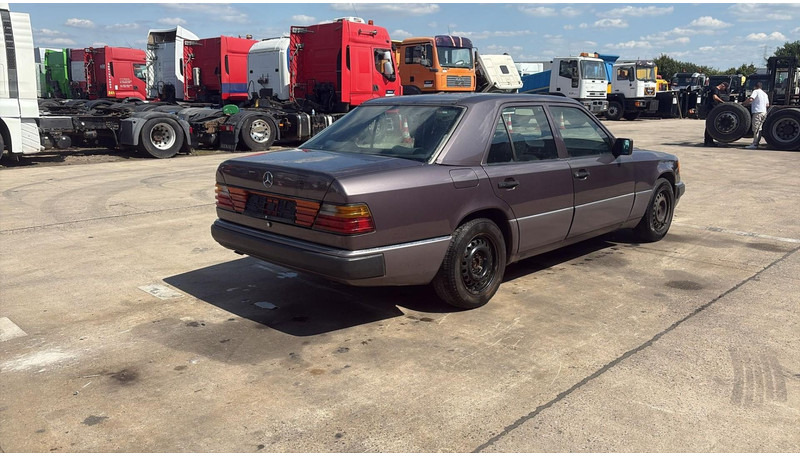 Mercedes-Benz E-Klasse 200 (GERMAN CAR / VOITURE D'ALLEMAGNE / ESSENCE / PETROL / MANUAL) - Седан: фото 5 Mercedes-Benz E-Klasse 200 (GERMAN CAR / VOITURE D'ALLEMAGNE / ESSENCE / PETROL / MANUAL) - Седан: фото 5