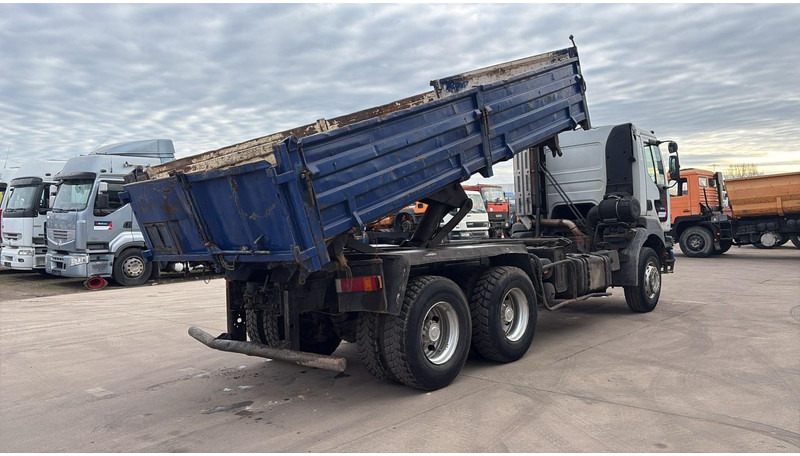 Renault Kerax 320 (BOITE MANUELLE / LAMES / GRAND PONT / BIG AXLE / MANUAL GEARBOX) - Самосвал: фото 4 Renault Kerax 320 (BOITE MANUELLE / LAMES / GRAND PONT / BIG AXLE / MANUAL GEARBOX) - Самосвал: фото 4